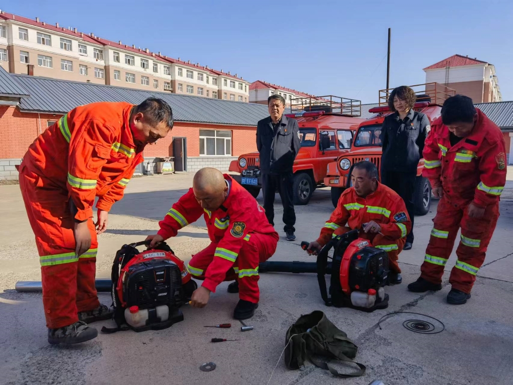 5.27伊爾施林場團(tuán)支部開展“安全技能 崗位練兵”活動(dòng).jpg 5.27伊爾施林場團(tuán)支部開展“安全技能 崗位練兵”活動(dòng).jpg