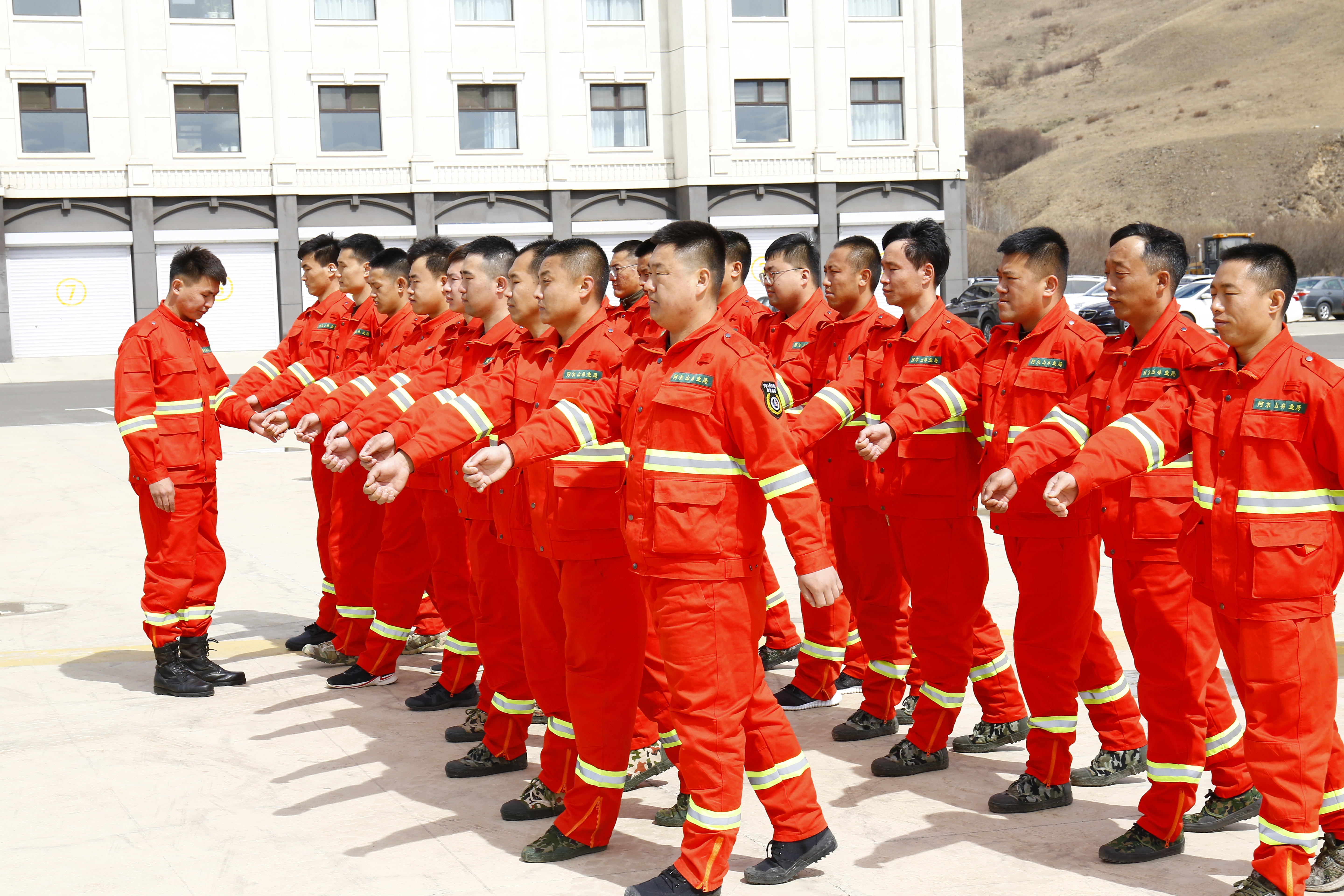 4.30黨建引領(lǐng)鑄精兵 隊(duì)列訓(xùn)練展風(fēng)采 (1).jpg 4.30黨建引領(lǐng)鑄精兵 隊(duì)列訓(xùn)練展風(fēng)采 (1).jpg